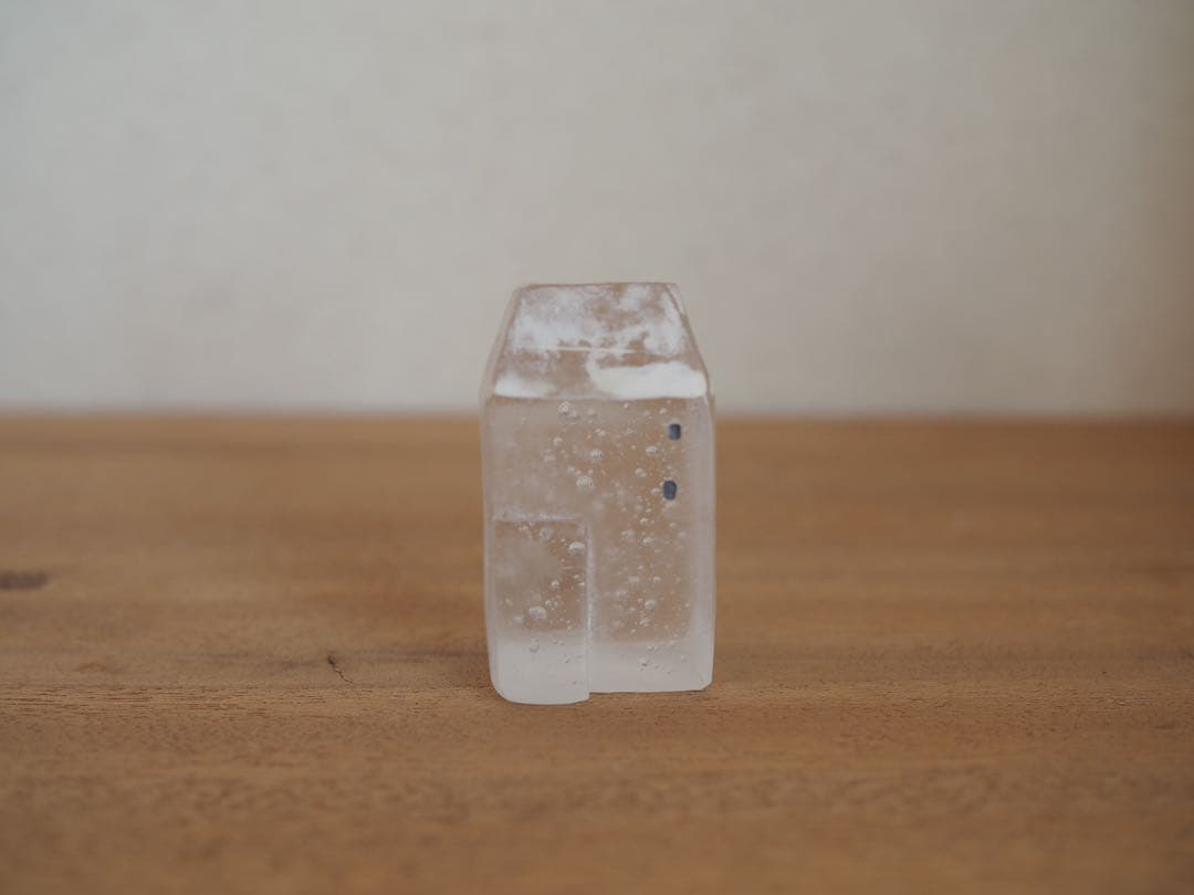 Mellow glassタナカユミさん ガラス製 家型オブジェ①
