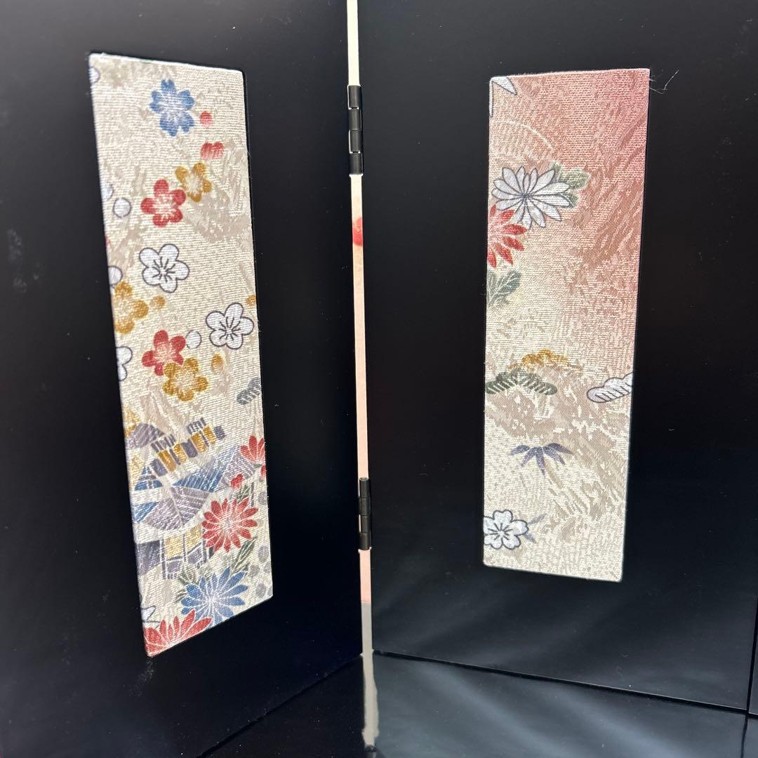 【348】ひな祭り 黒い木製飾り台 と屏風p