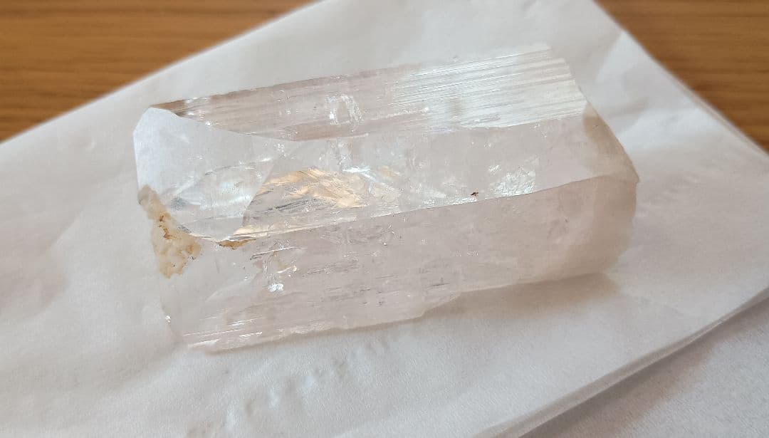 ダンビュライト　原石　ツイン　極薄いピンク色