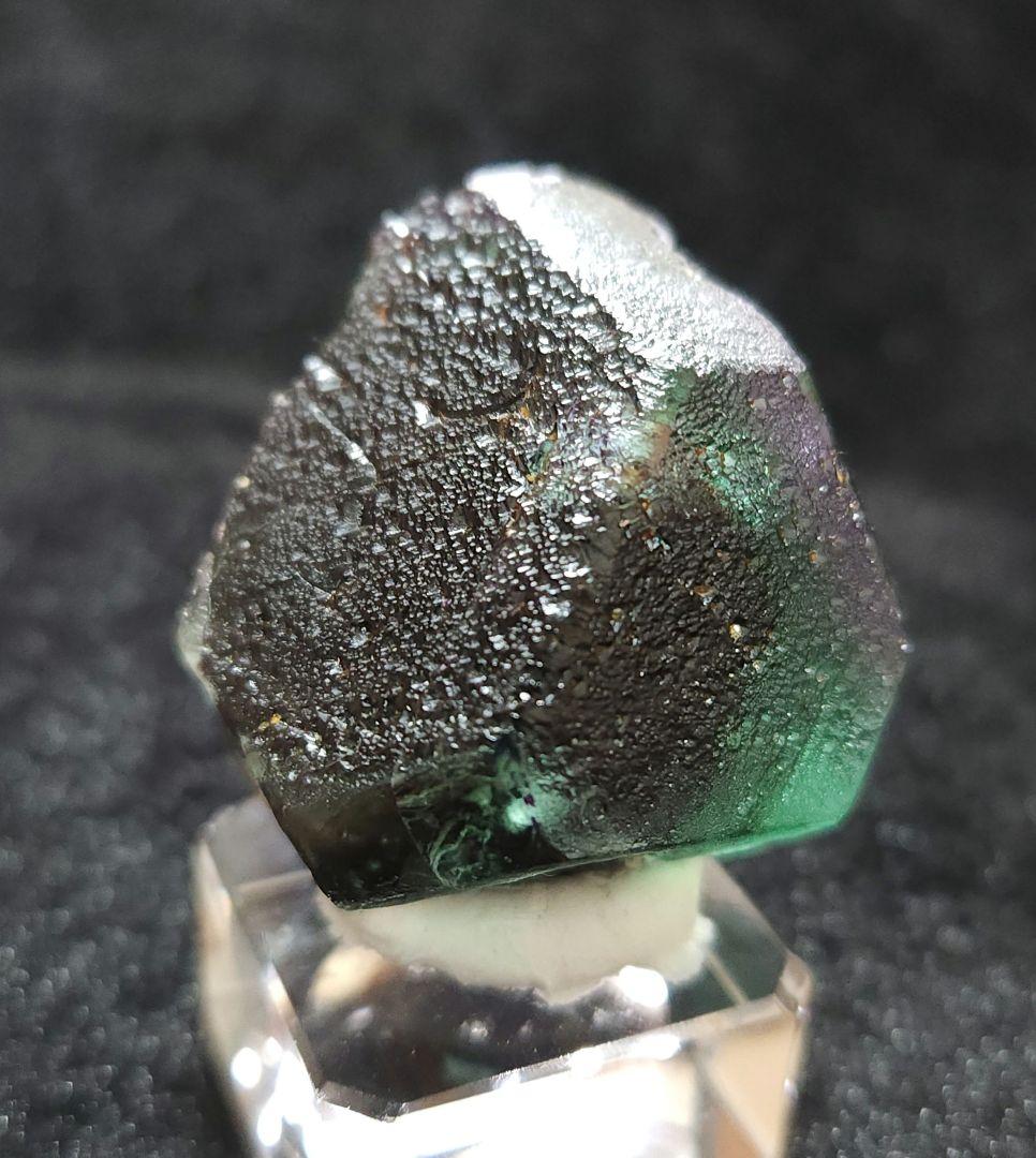 エロンゴ産バイカラーフローライトキューブNo1309