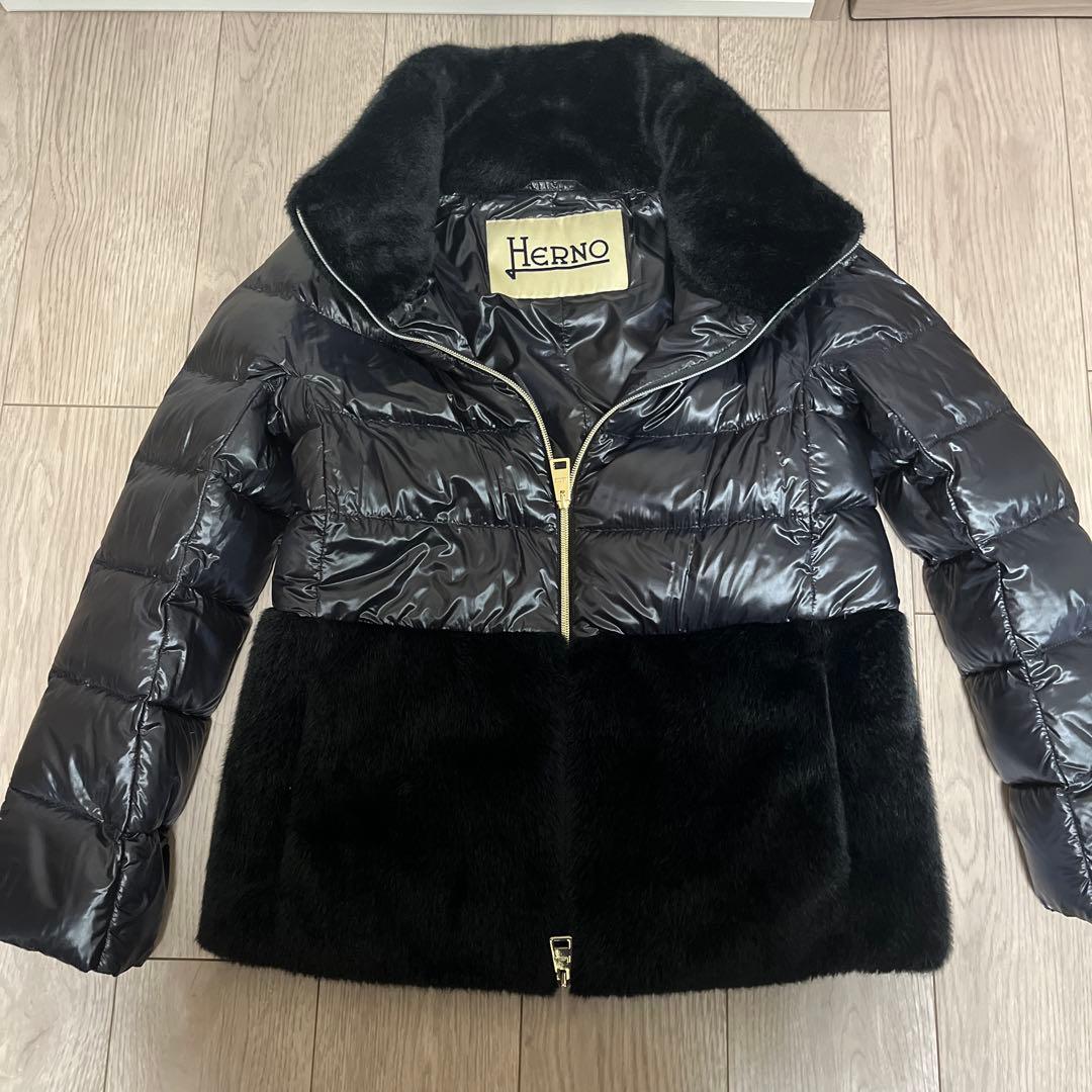 美品✴︎ヘルノ　ダウン　ケープ　黒