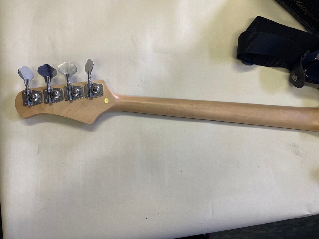 エレキベース ブラック