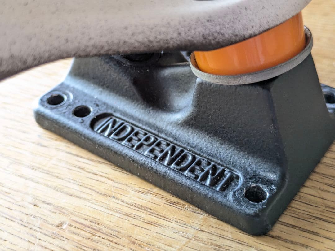 INDEPENDENT スケートボード トラック Evan Smith