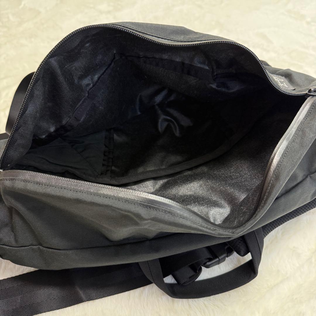 【美品】ミステリーランチ アウトサイダー メッセンジャーバッグ 黒　2way