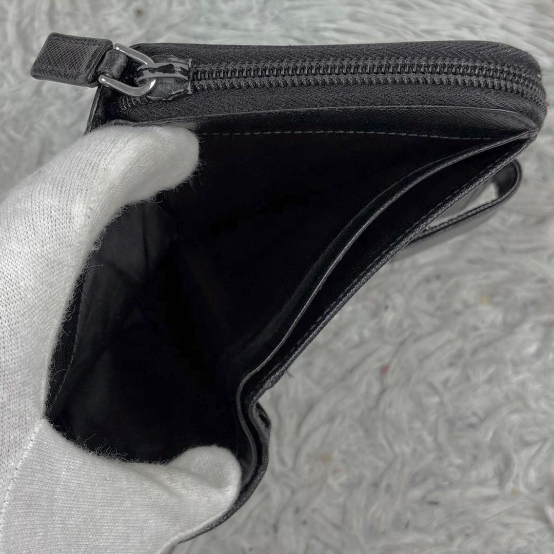 極美品 PRADA レザー 折り財布 三角プレート ラウンドファスナー ホック