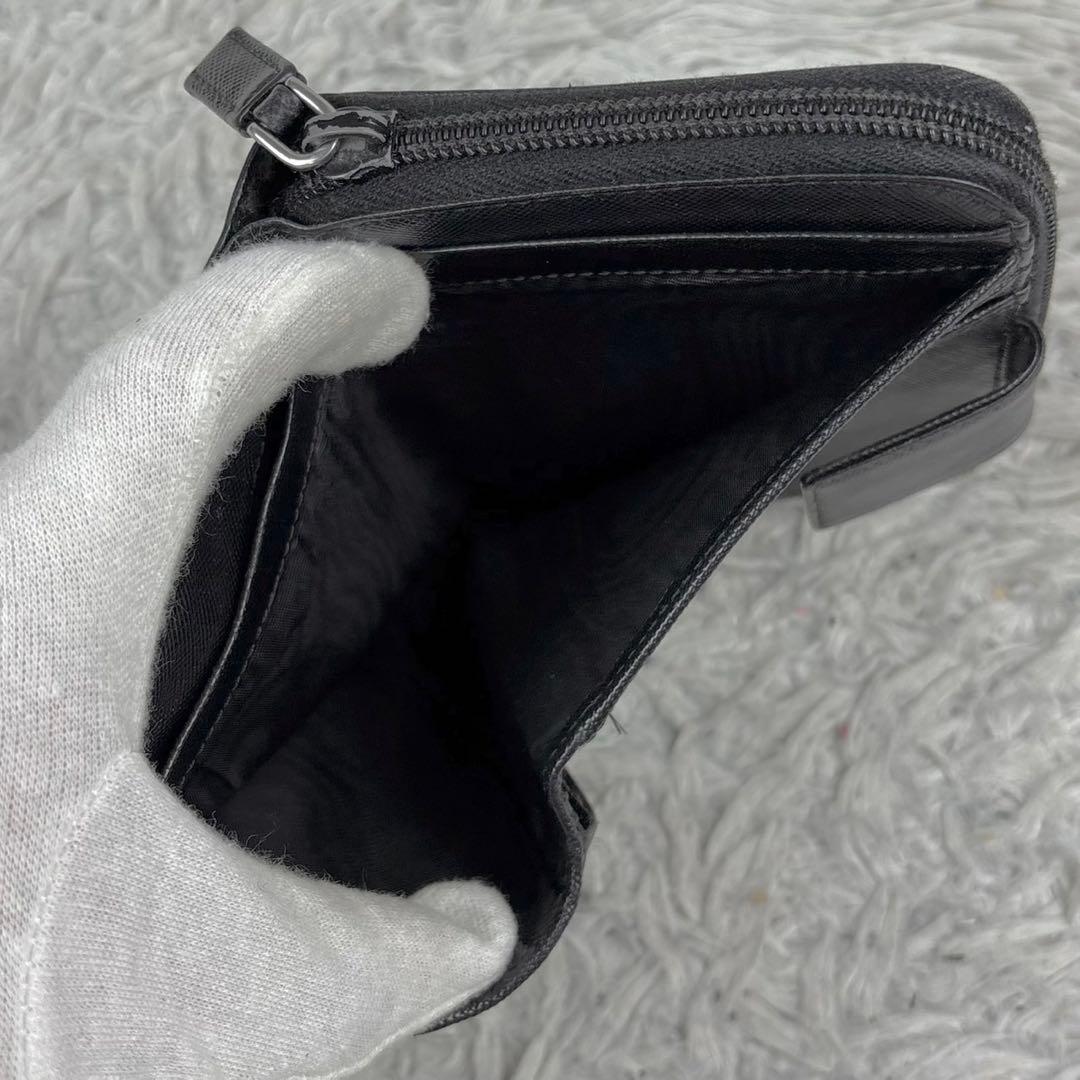 極美品 PRADA レザー 折り財布 三角プレート ラウンドファスナー ホック