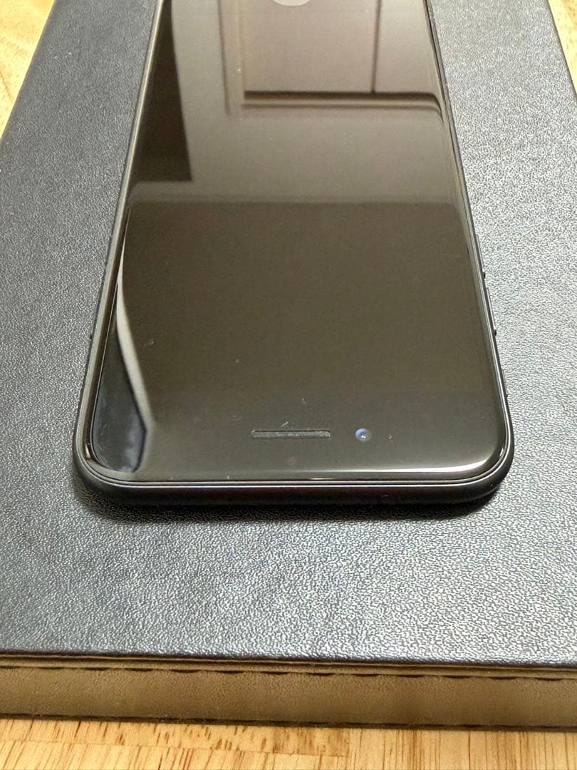 美品　iPhone SE 第二世代　④