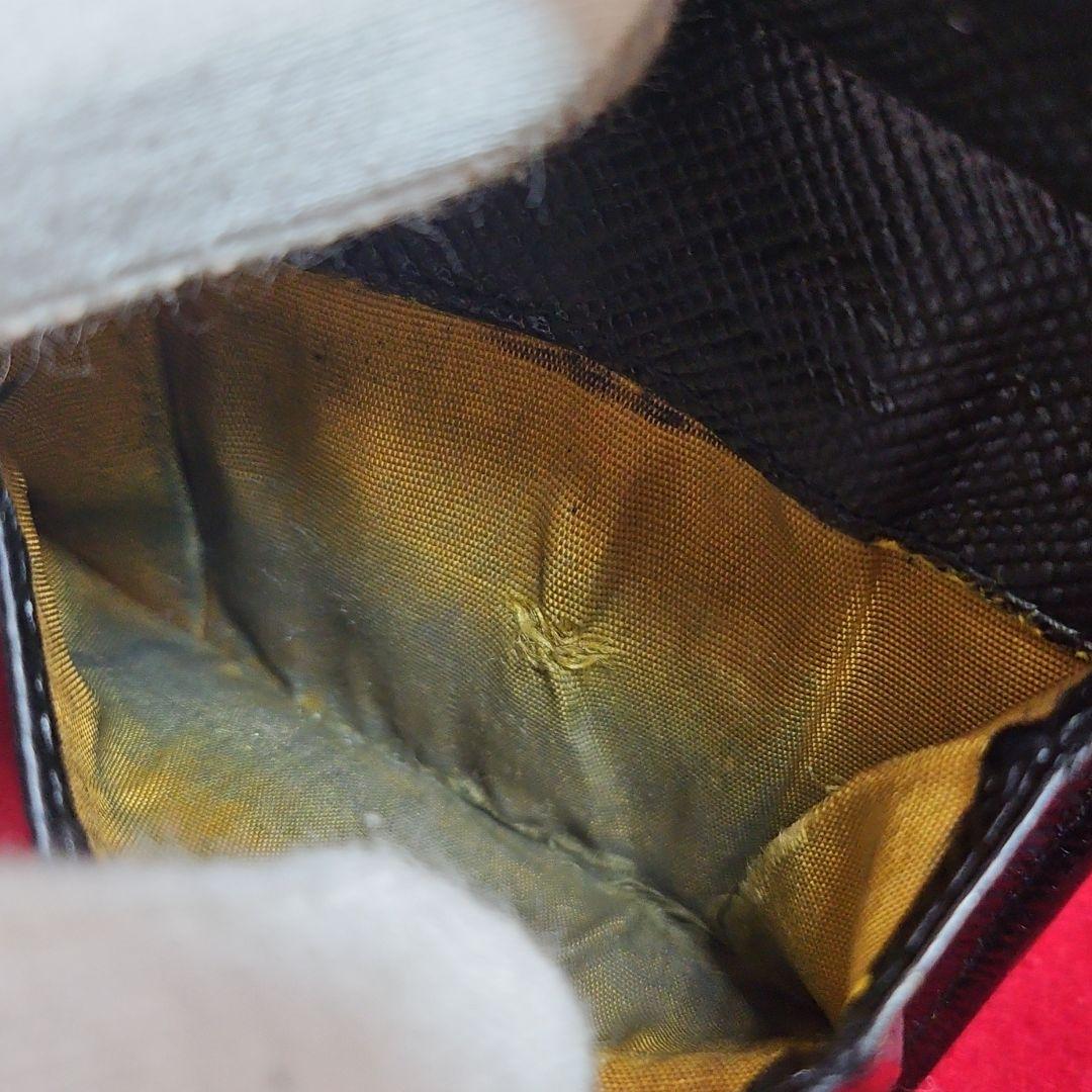 PRADA プラダ 折り財布 三角プレート ロゴ金具 サフィアーノレザー 黒