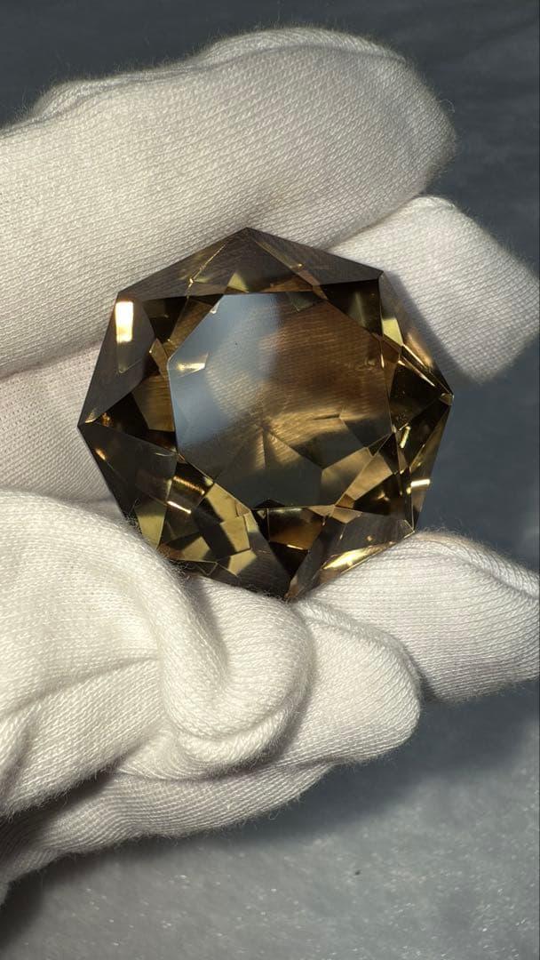 ブラジル産スモーキー宝石カット オクタゴナルモディファイドブリリアント 立体置物