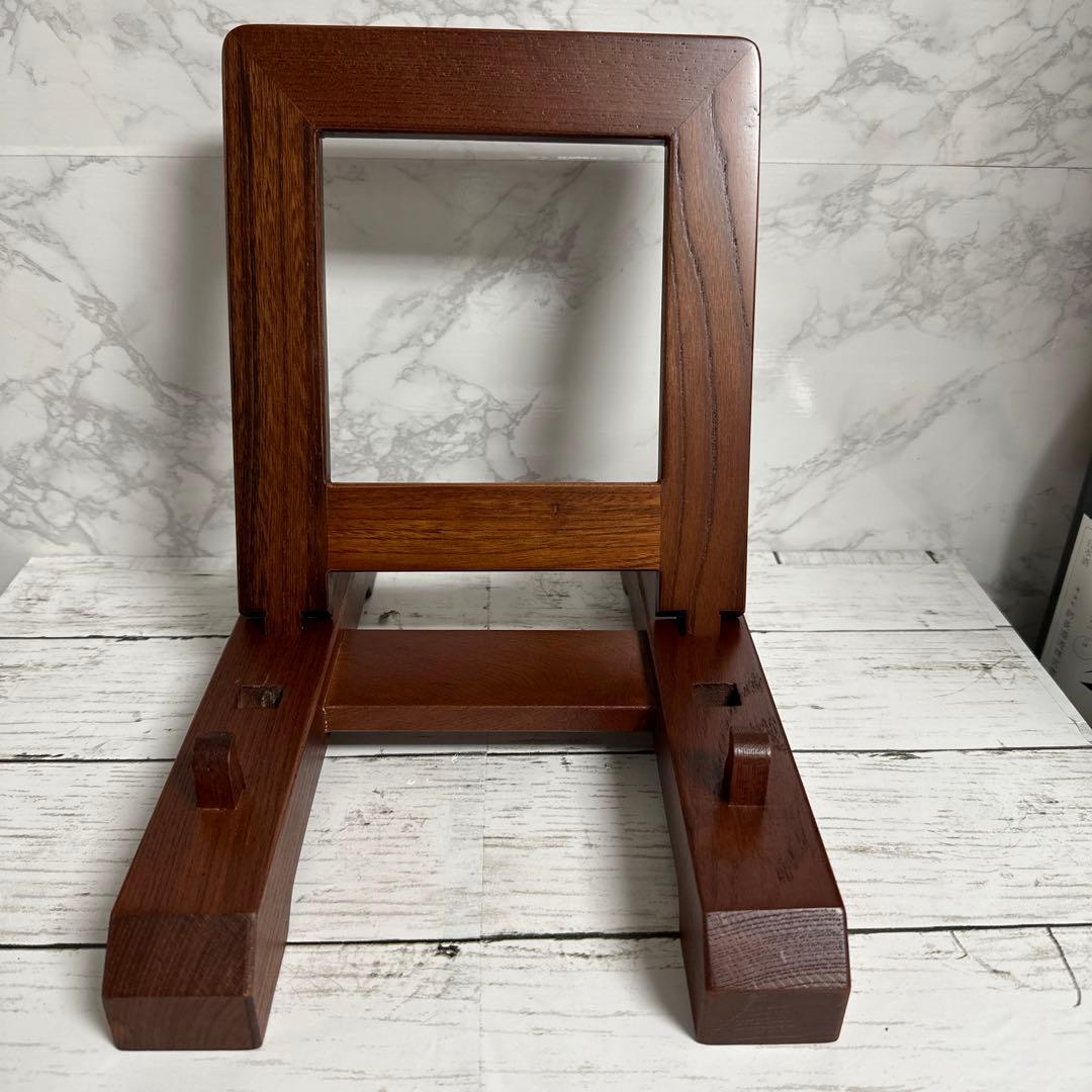 新品、皿立て、、高さ、25.センチ。