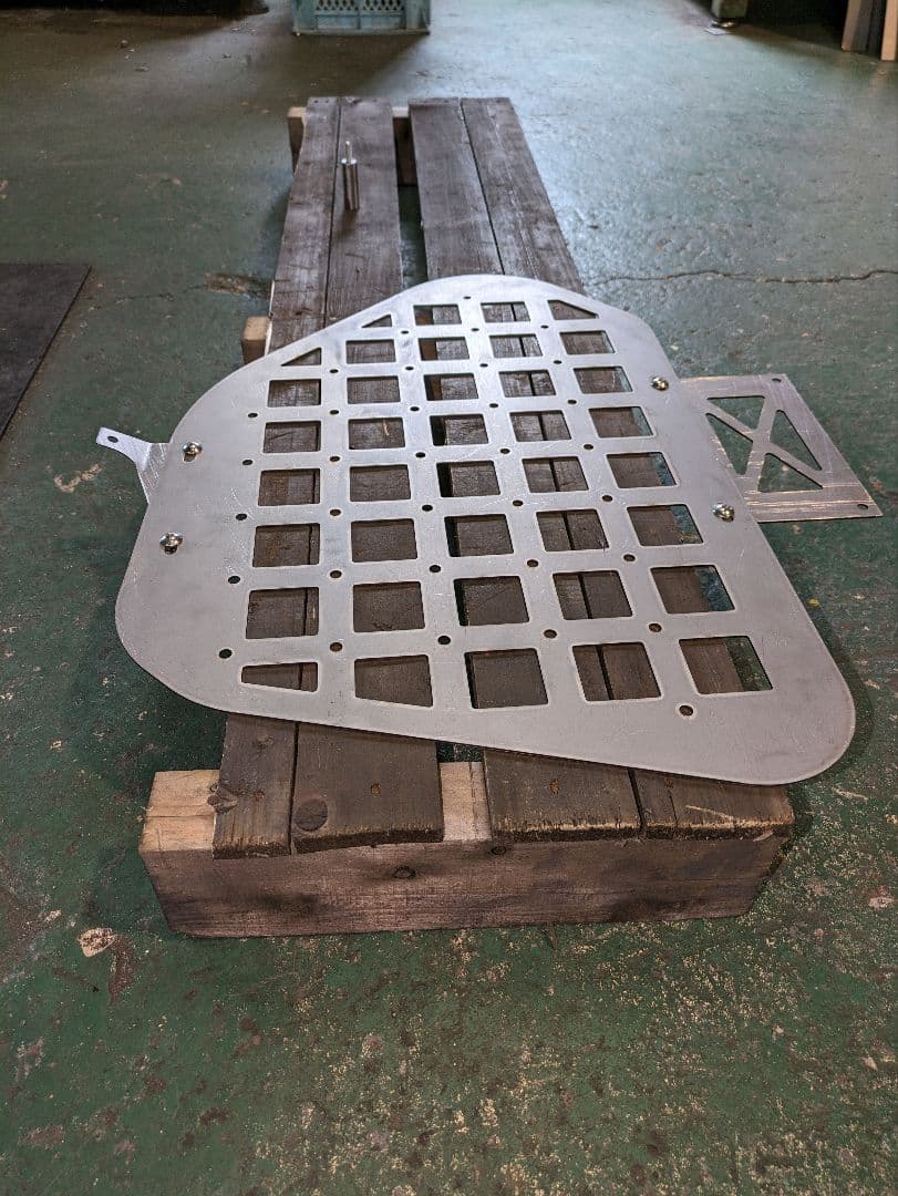 ランドクルーザープラド150　インナーメッシュパネル1.6ミリ 無塗装品　左右