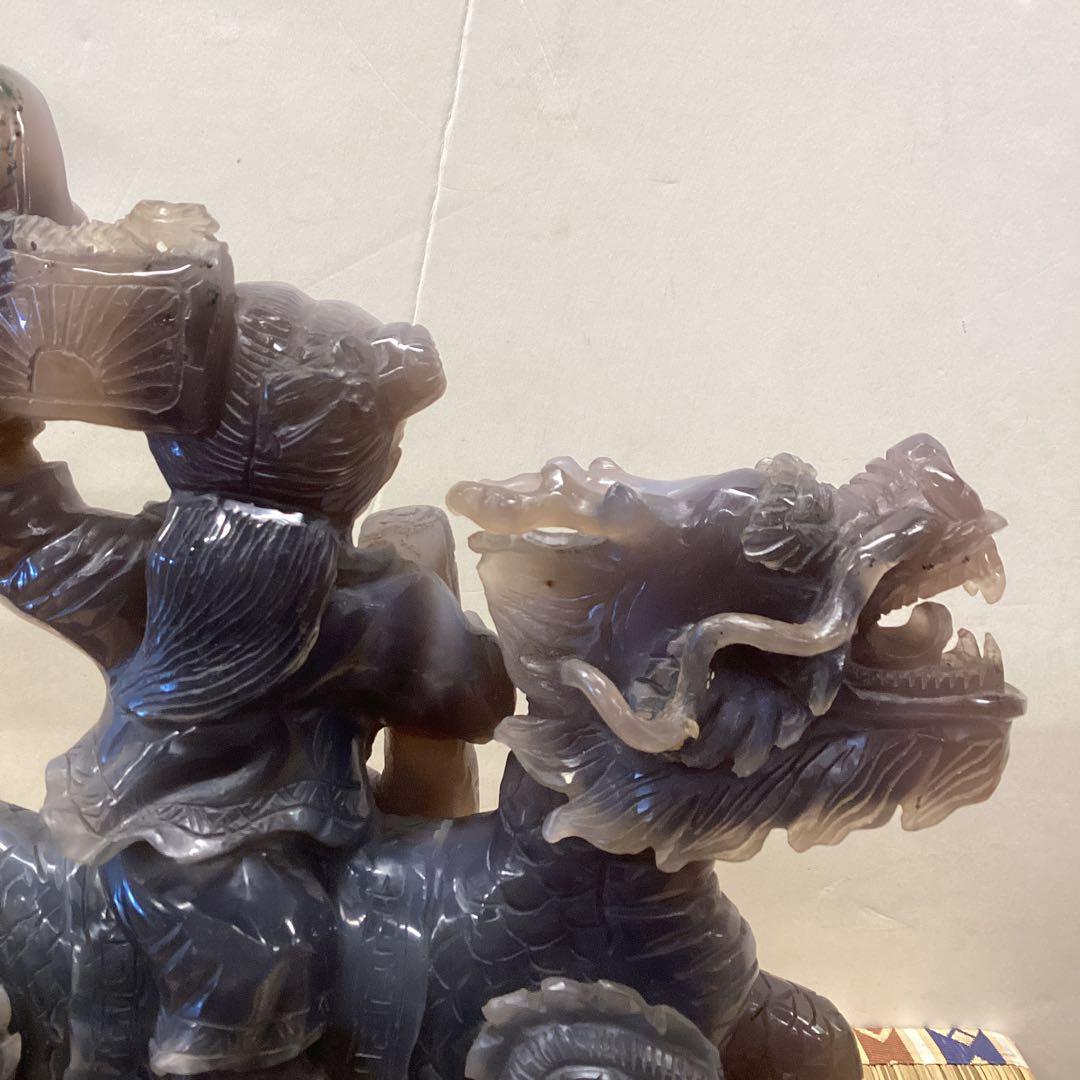 翡翠製 獅子と子供の彫刻 約30cm