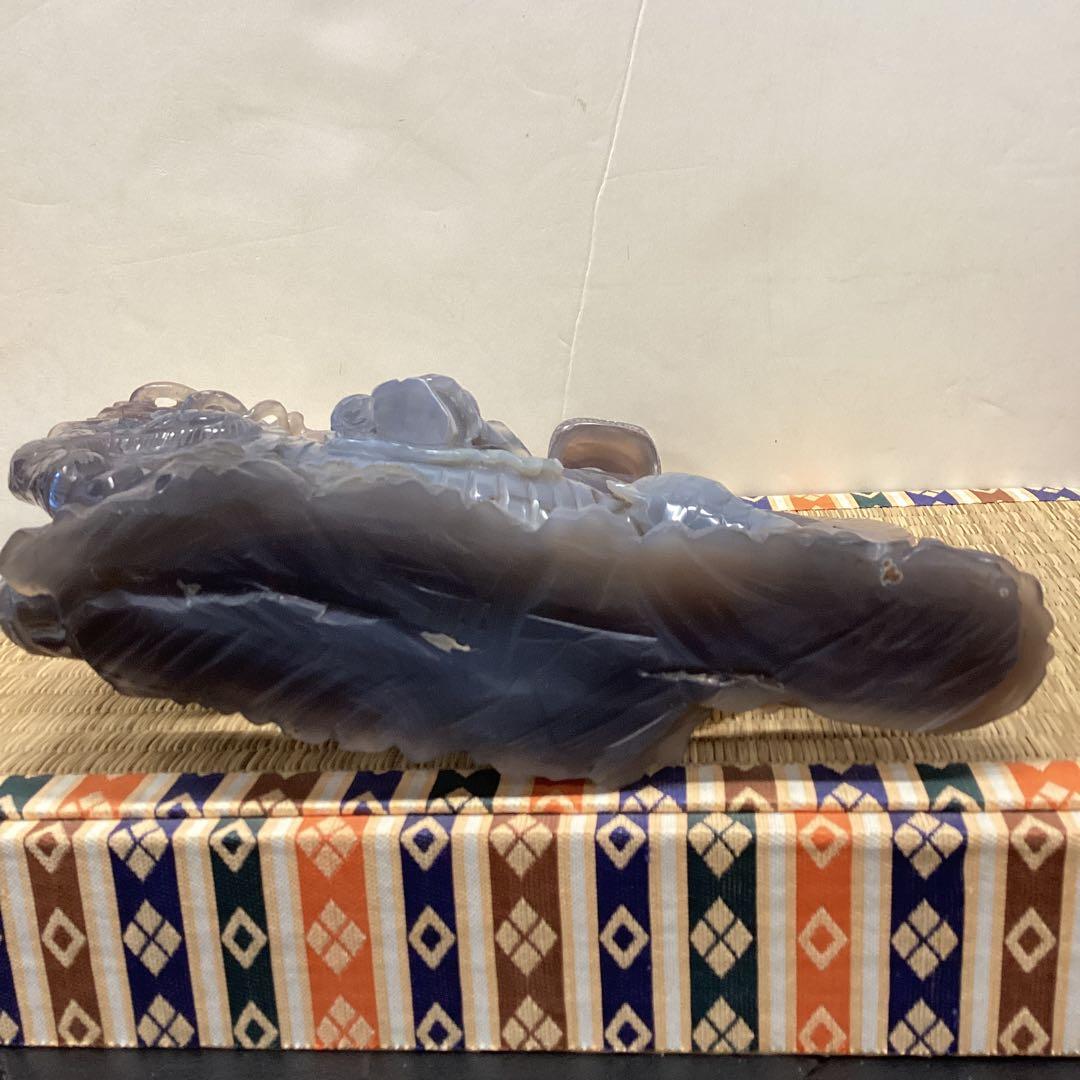 翡翠製 獅子と子供の彫刻 約30cm