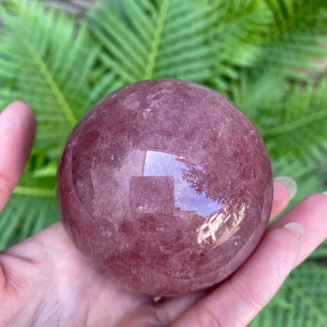 ストロベリークォーツスフィア③ マイカインストロベリー