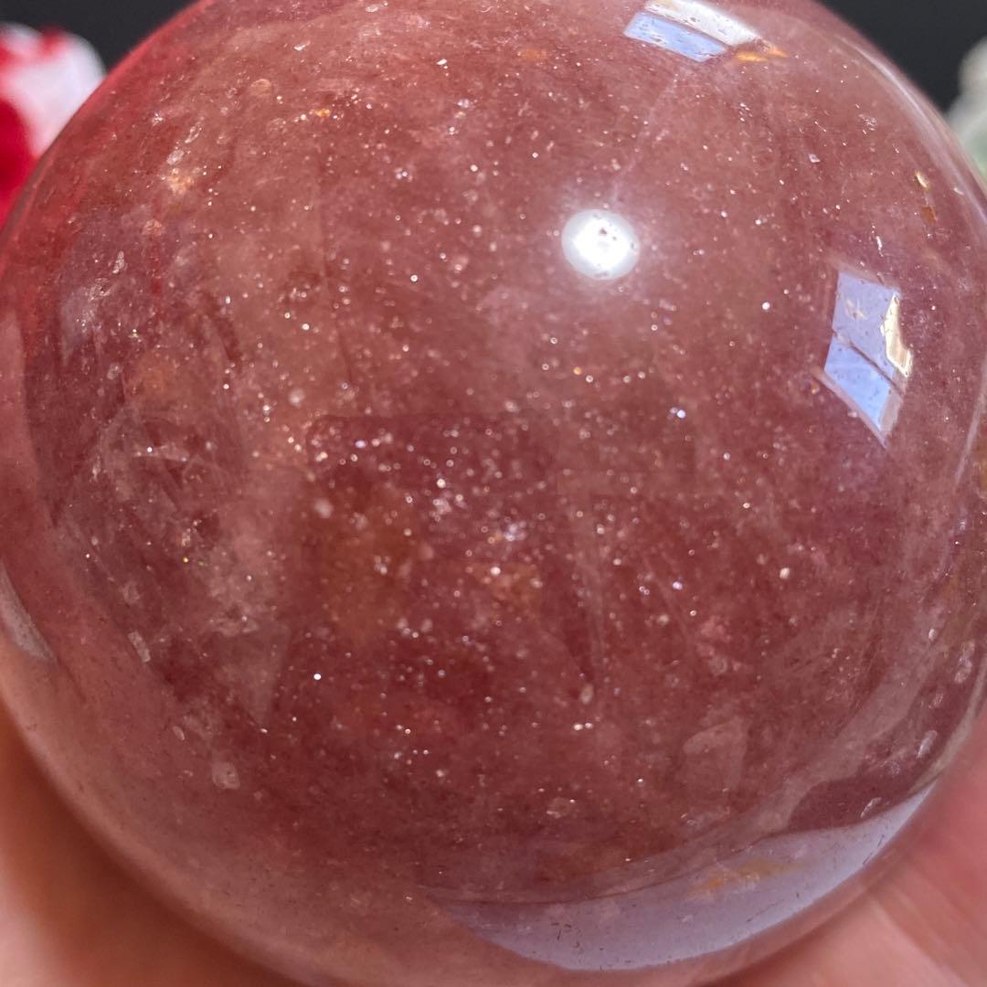 ストロベリークォーツスフィア③ マイカインストロベリー