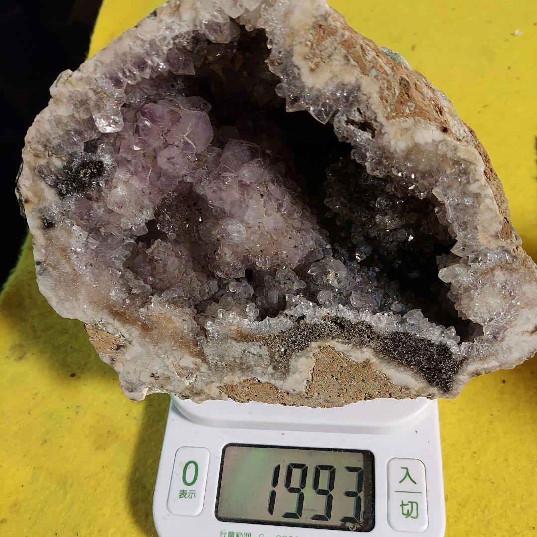 大きい！ 中に結晶モコモコ♪ 約2キロ ジオードドーム 原石 1面磨き 302