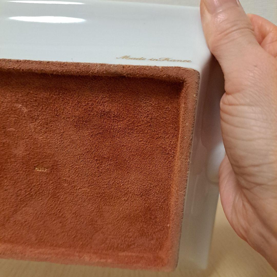 HERMES　羽根デザインの陶器灰皿　アッシュトレイ