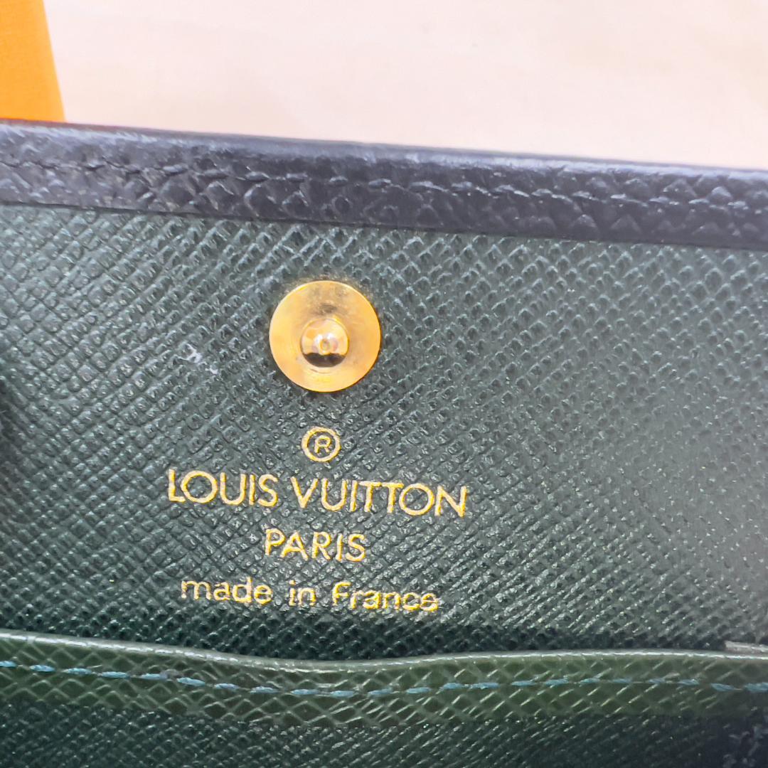 美品　ルイヴィトンの上質レザー使用 4069 シンプル高級感あふれるケース