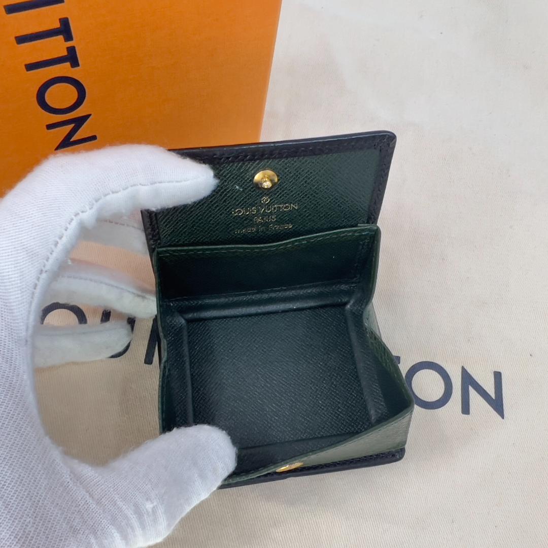 美品　ルイヴィトンの上質レザー使用 4069 シンプル高級感あふれるケース