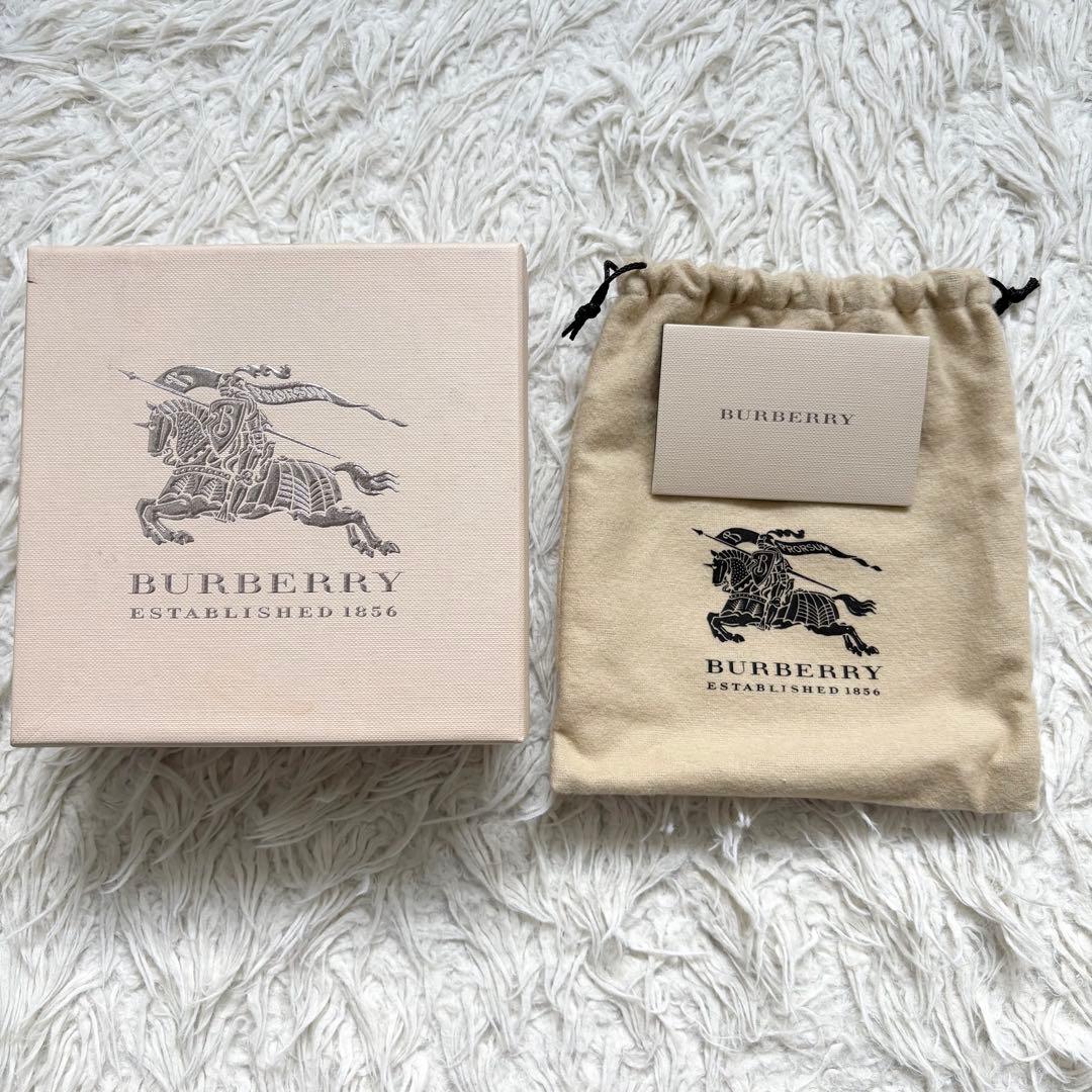 未使用タグ付き　バーバリー エンボス加工　本革レザーベルト　箱付き　ブラック