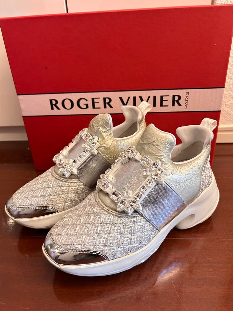 ROGER VIVIER シルバー スニーカ35