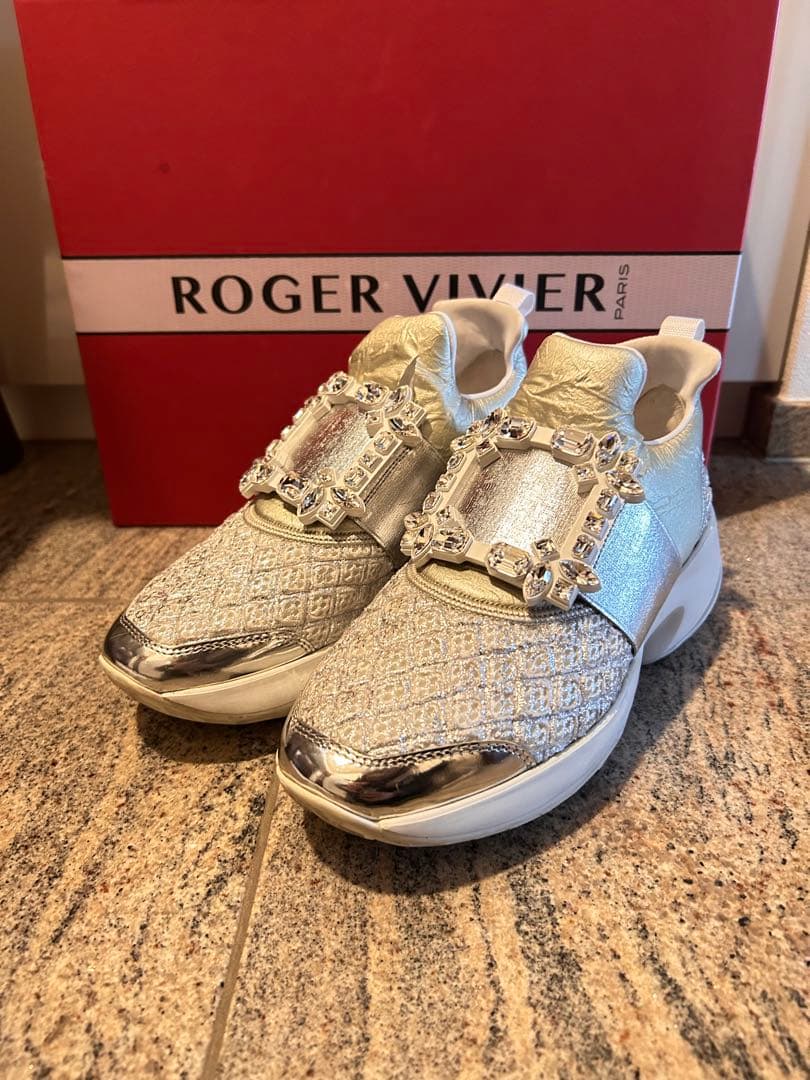 ROGER VIVIER シルバー スニーカ35