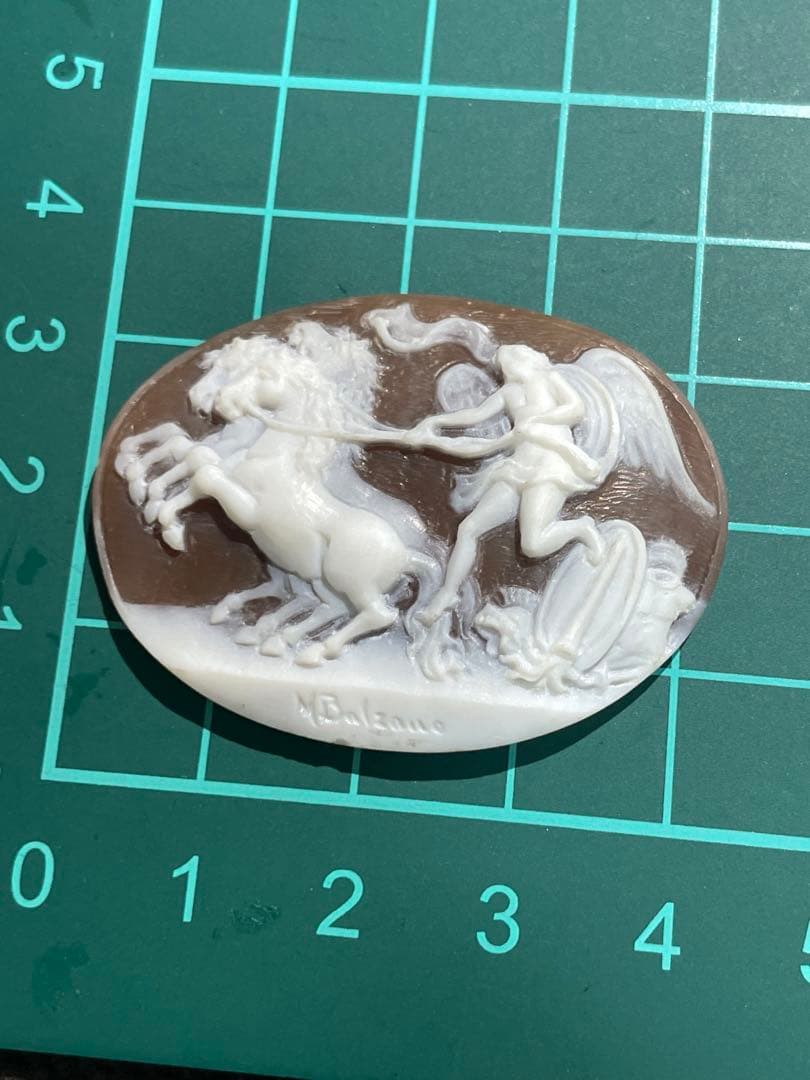 シェルカメオルース、作家品