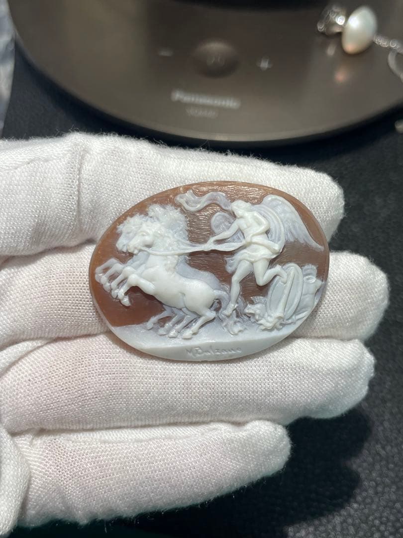 シェルカメオルース、作家品