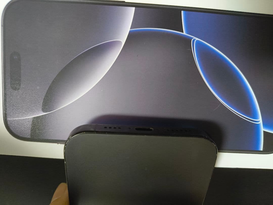 ベゼル傷iPhone16promax 256GB 本体　apple care +