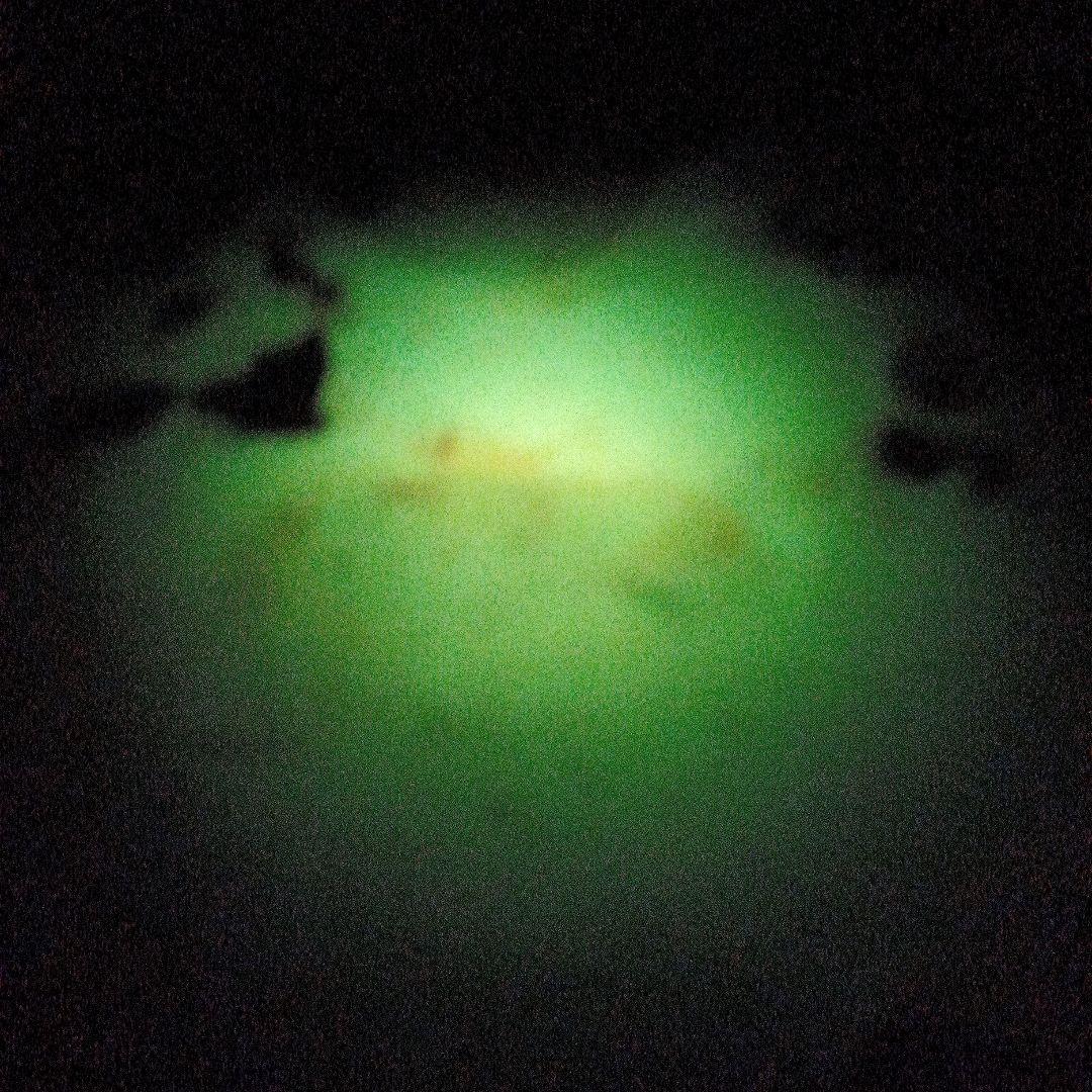 竹田城で御座います。緑色の特大円形子持勾玉　　　勾玉史料　古墳文化副葬品