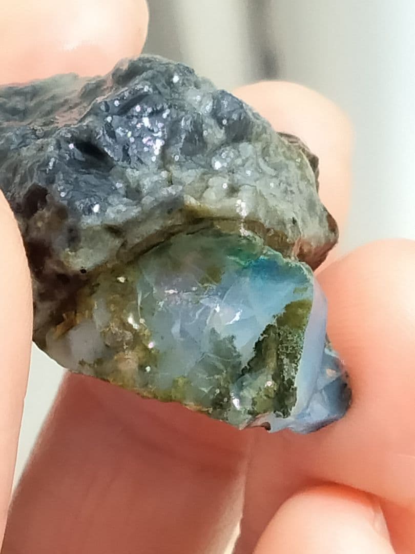 国産オパール　原石　国産　鉱物　国産鉱物　オパール　原石　番号88美しいオパール