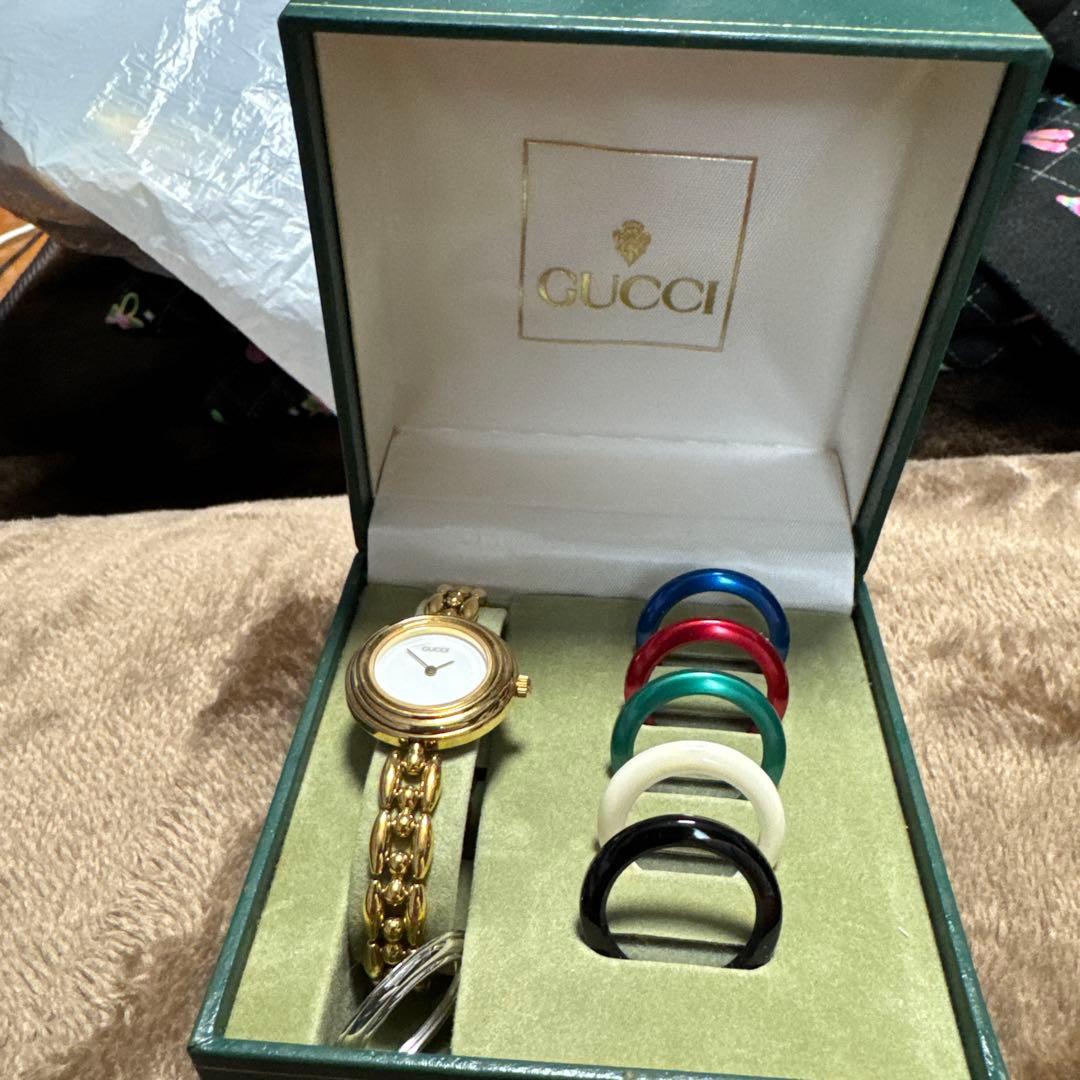 Gucci ゴールド 腕時計 交換用ベゼル付き 箱が少しはげています。