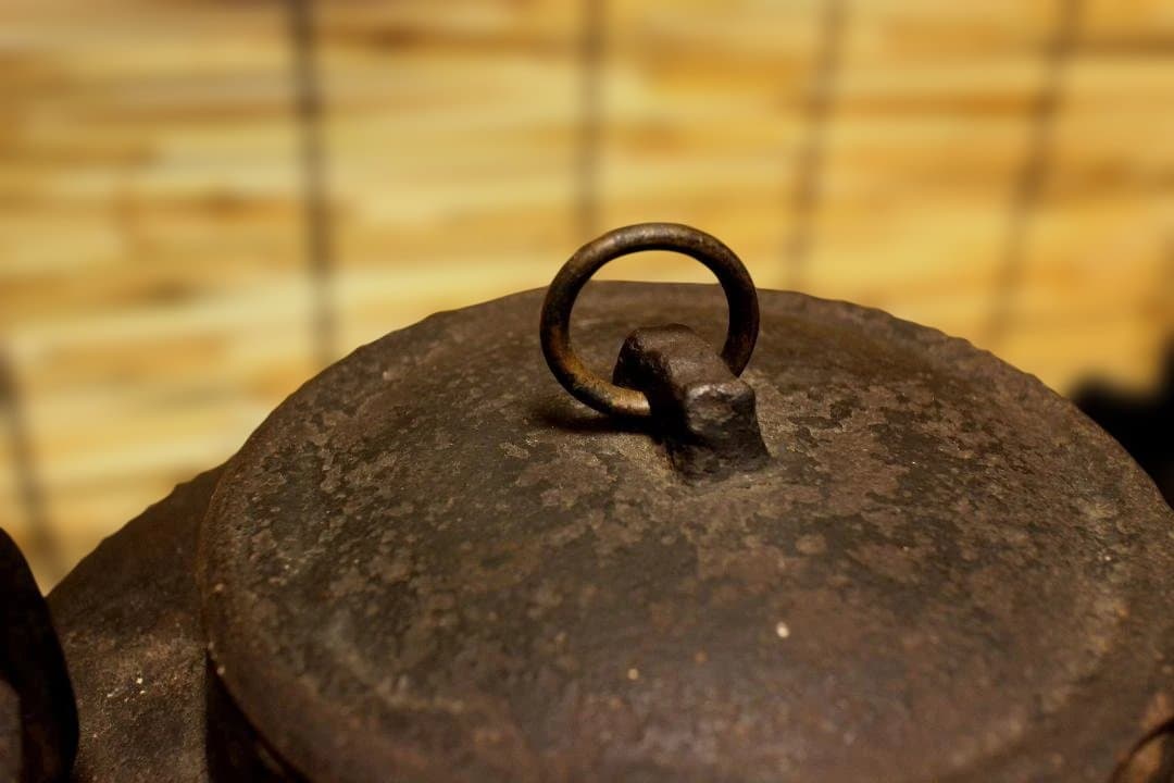 古鉄瓶　　銅環三足鉄砲口大鉄瓶　希少品　　水漏れなし