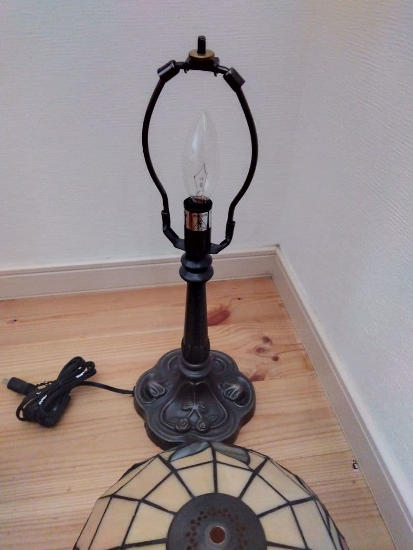 ★ティファニー調ランプ　ステンドグラス　テーブルランプ