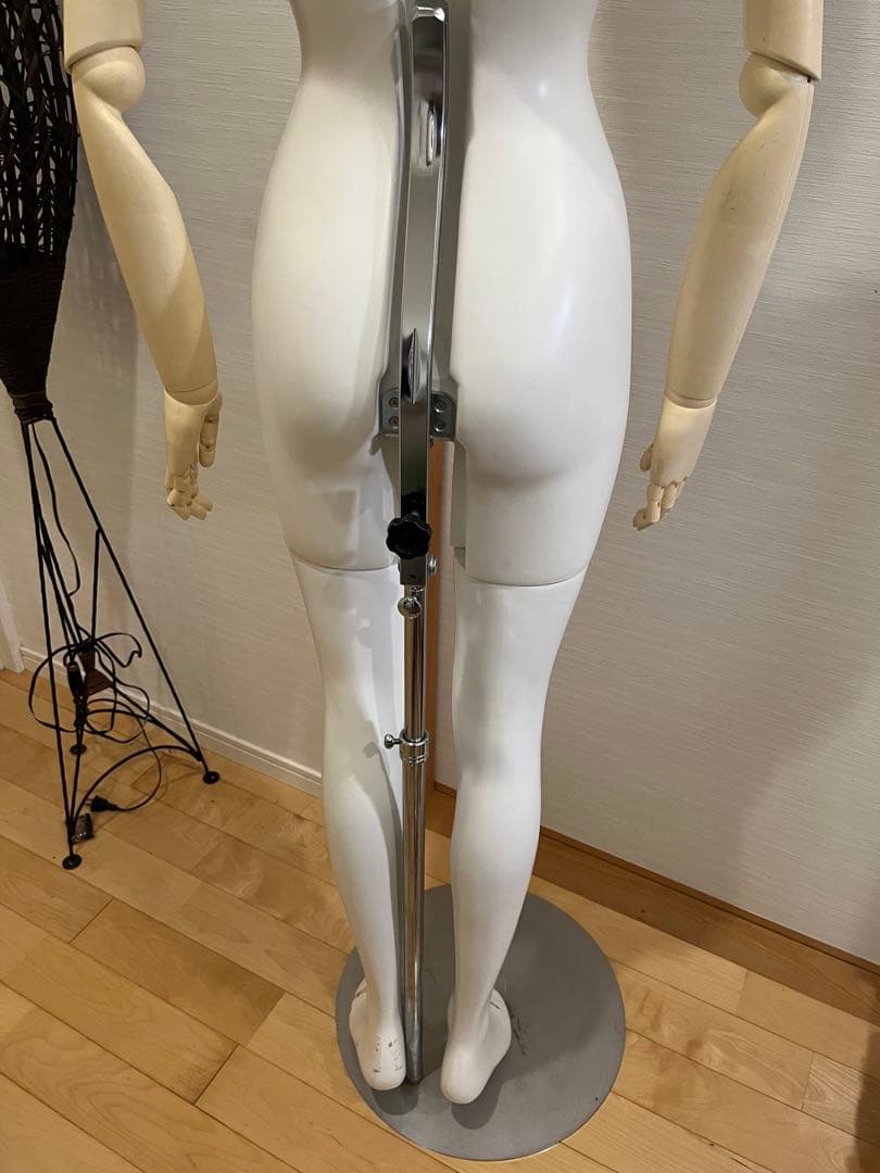 女性マネキン ホワイト 円形スタンド付き