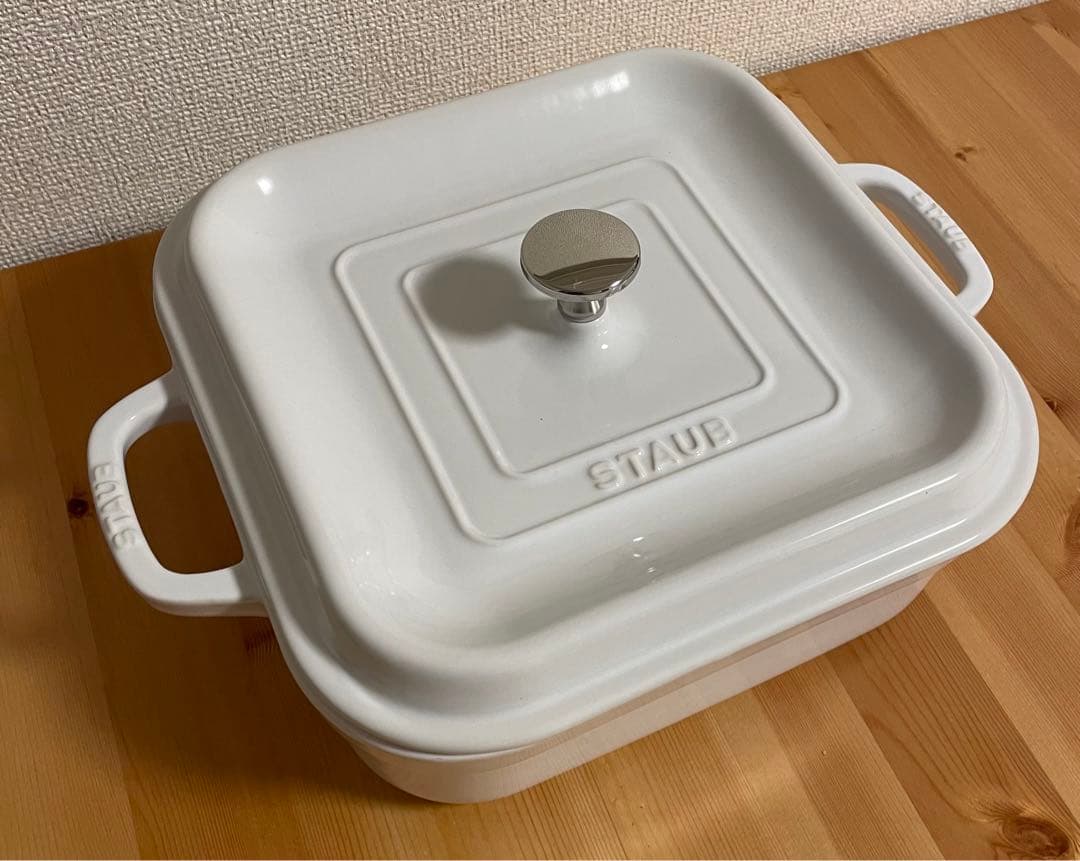 STAUBセラミック スクエア蓋付き　グラタン　キャセロール
