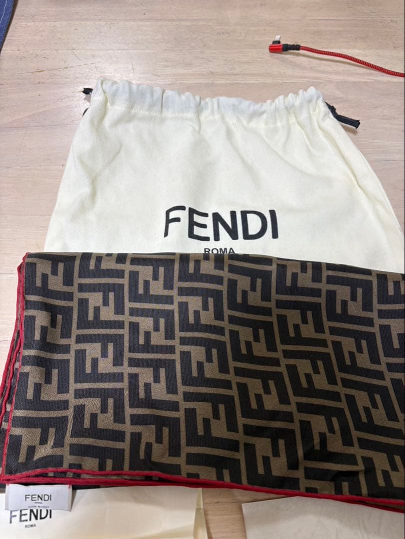 FENDI FFロゴ シルクスカーフ