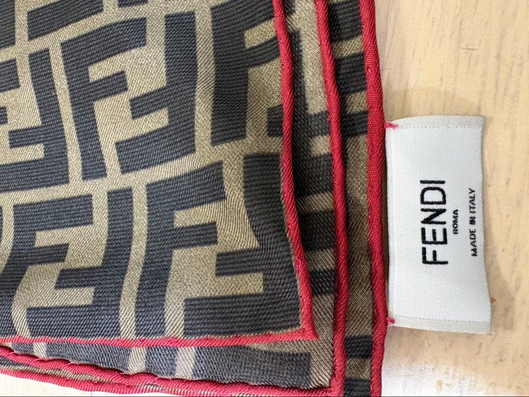 FENDI FFロゴ シルクスカーフ