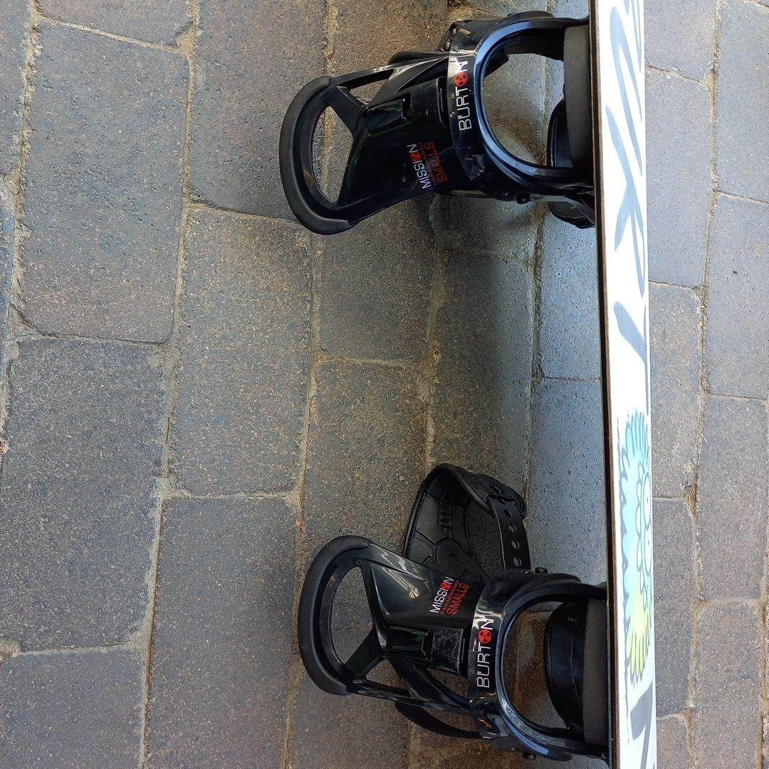 BURTON スノーボード カラフルデザイン　キッズ