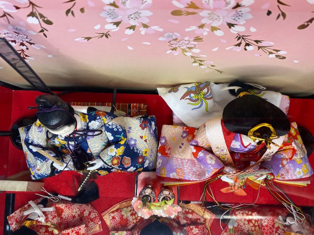 雛人形　親王五人飾りガラスケース入・間口約５４×奥行約３８×高さ約４０㎝