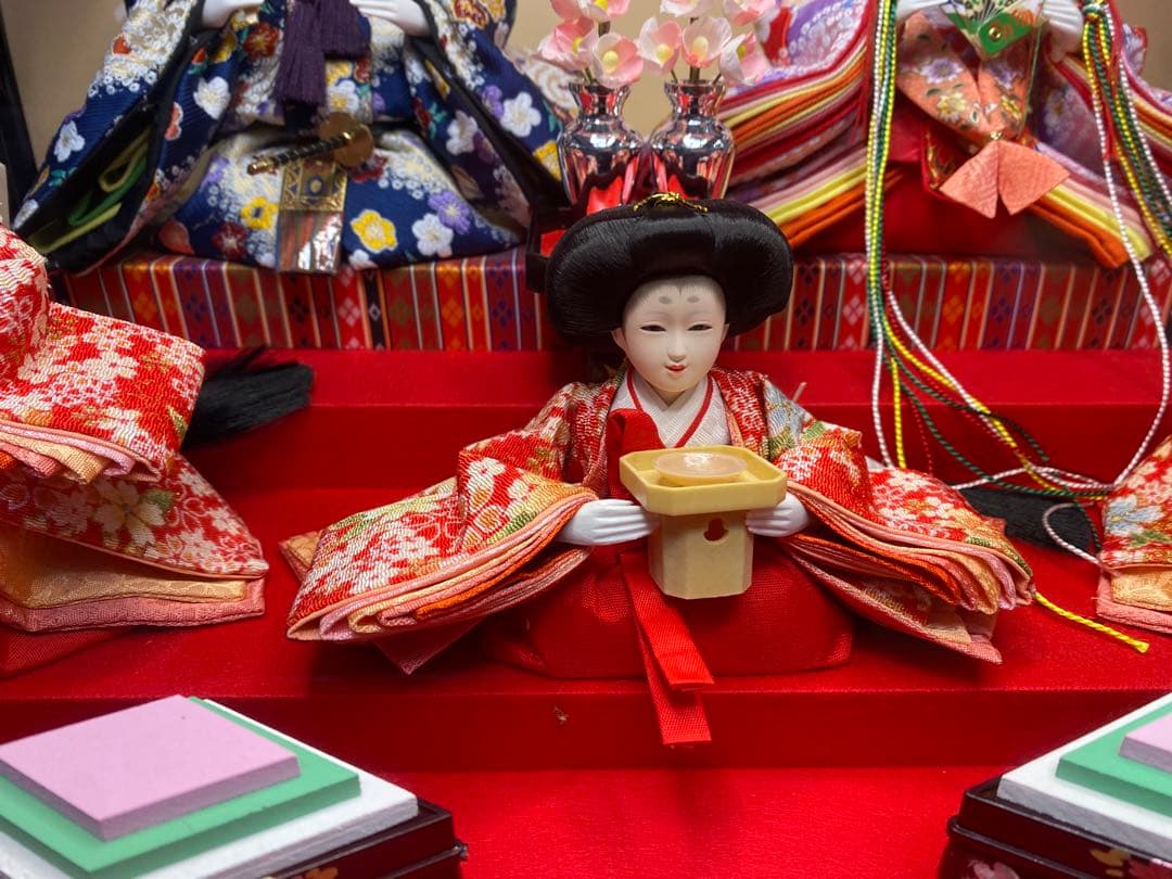 雛人形　親王五人飾りガラスケース入・間口約５４×奥行約３８×高さ約４０㎝