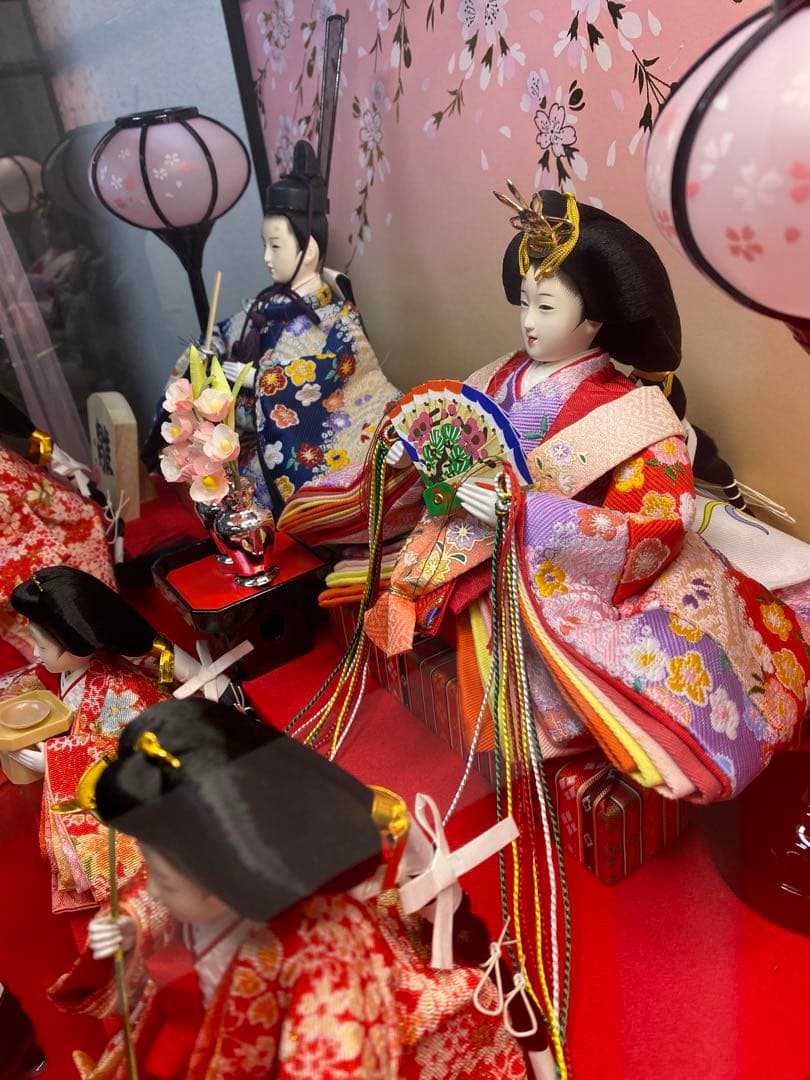 雛人形　親王五人飾りガラスケース入・間口約５４×奥行約３８×高さ約４０㎝