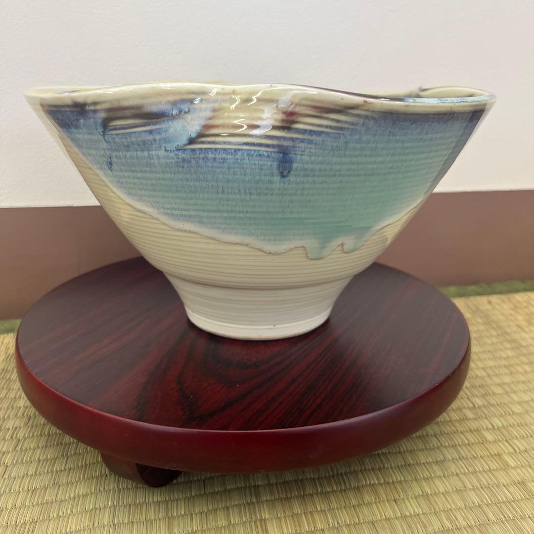 美濃焼琥山窯青白磁　模様　飾り壺　花瓶　花器　64