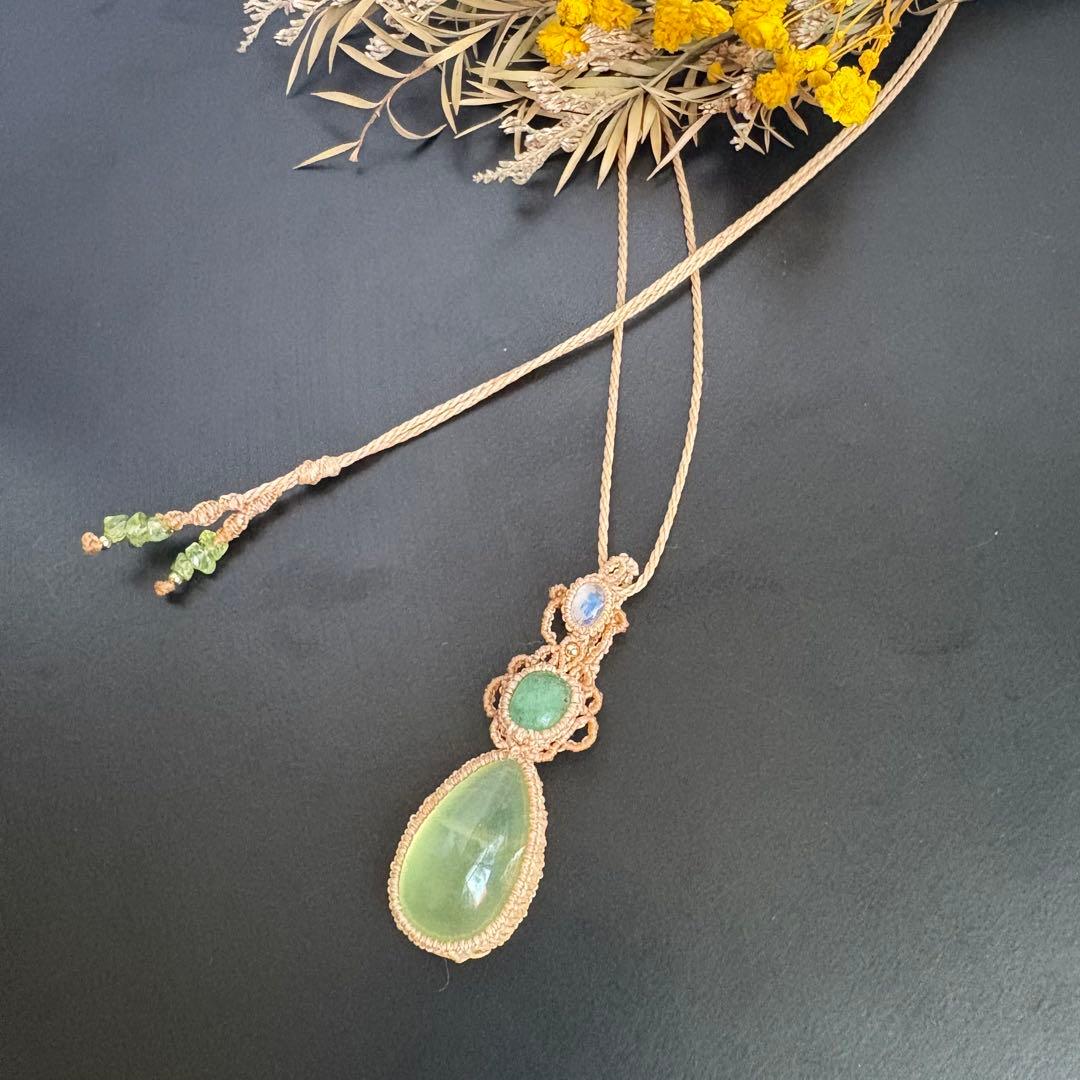 ♡新春sale♡プレナイト×エメラルド×ムーンストーンのマクラメネックレス