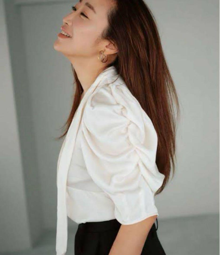 CADUNE ≪神崎恵さんコラボ≫サテンボウタイブラウス