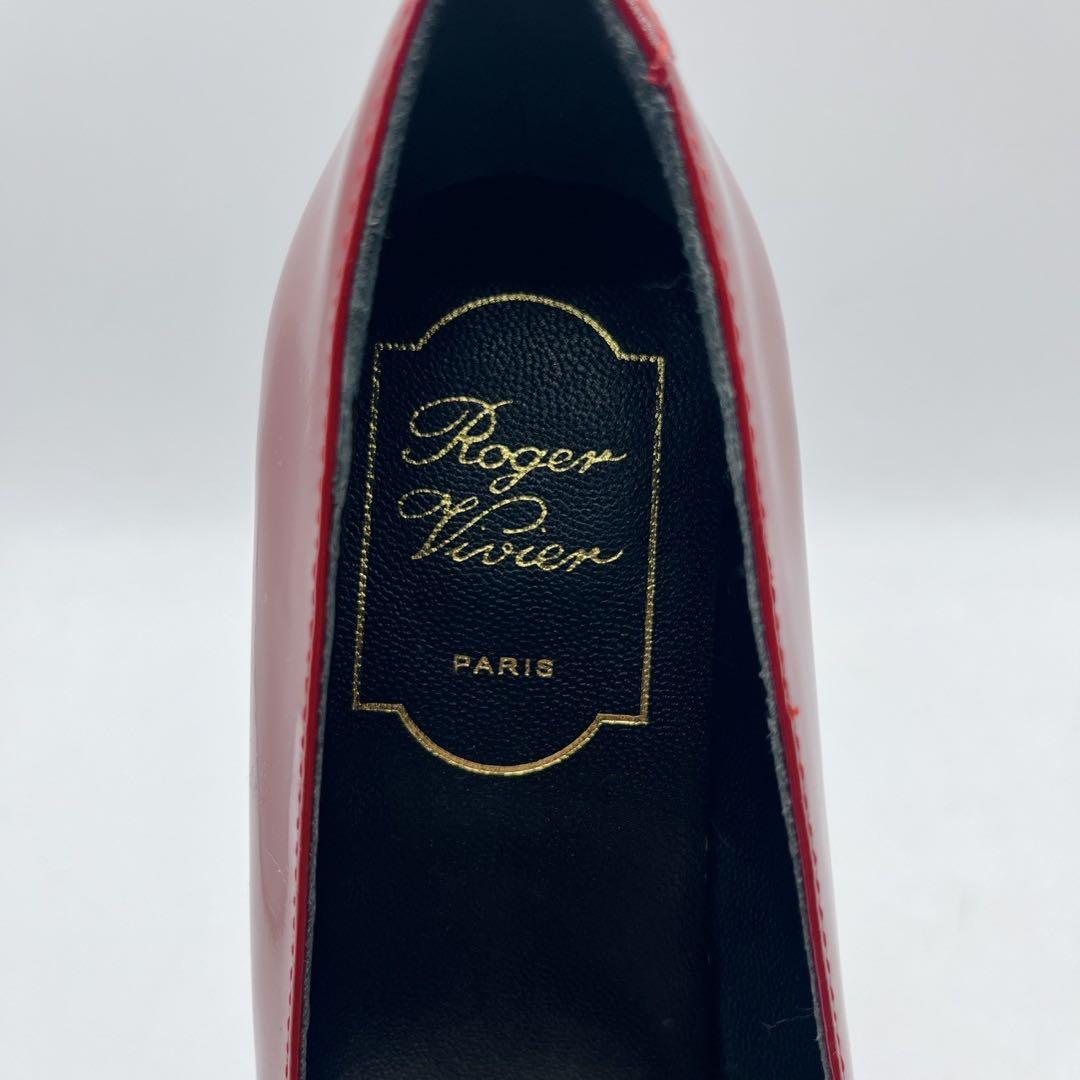 美品✨ロジェヴィヴィエ トランペット パテントレザー バックル 赤 35 22