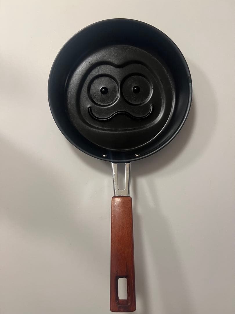 生産終了　バムとケロ フライパン 顔デザイン