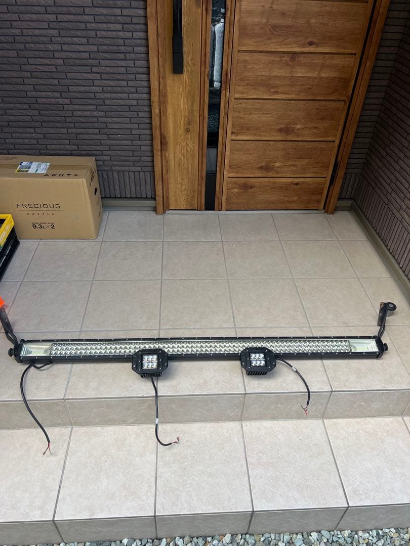 LEDライトパー　LEDスポットライト　ブラケット付き　200系ハイエース