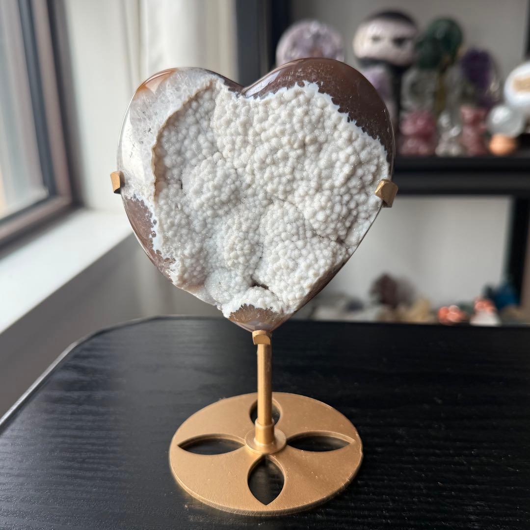 天然石シュガー水晶共生瑪瑙のハート　置物　台座付きNO.121015