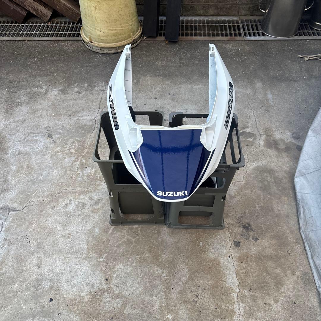 SUZUKI GSX1400 シートカウル ホワイト/ブルー